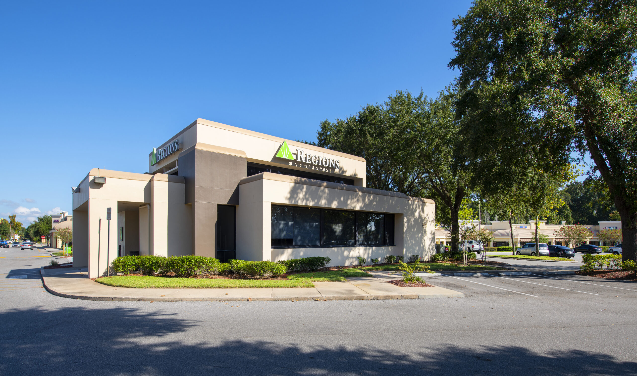 Red Willow Plaza - Image 5