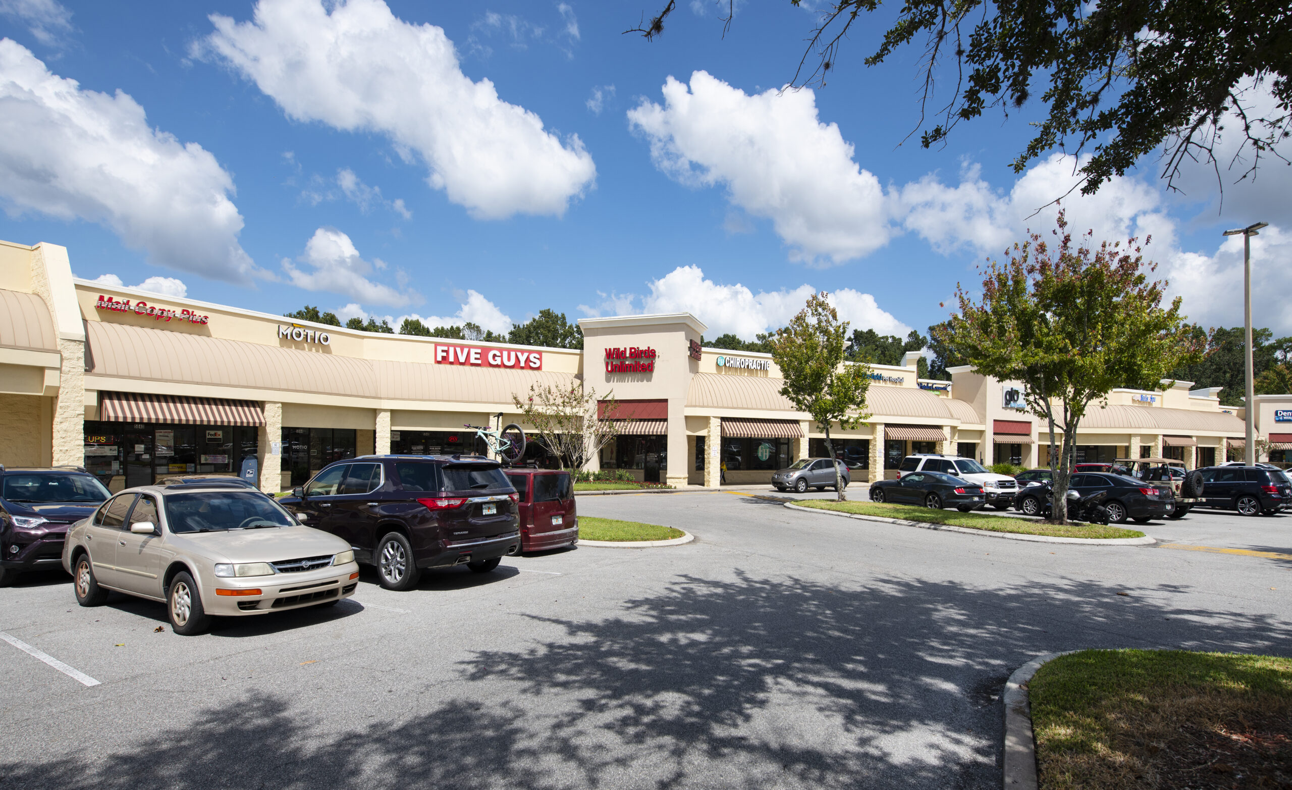 Red Willow Plaza - Image 2